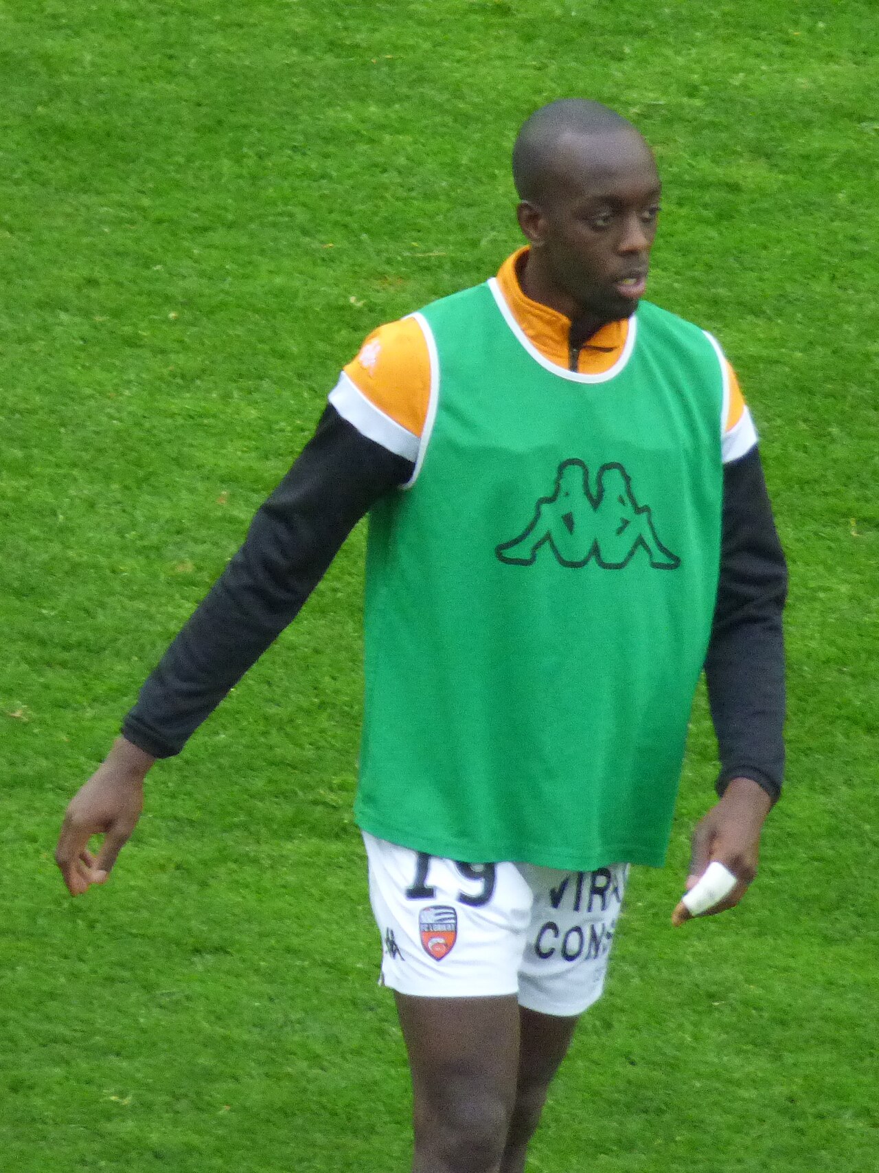 Yoane Wissa im Trikot des RC Lens während eines Ligaspiels gegen FC Lorient im April 2019