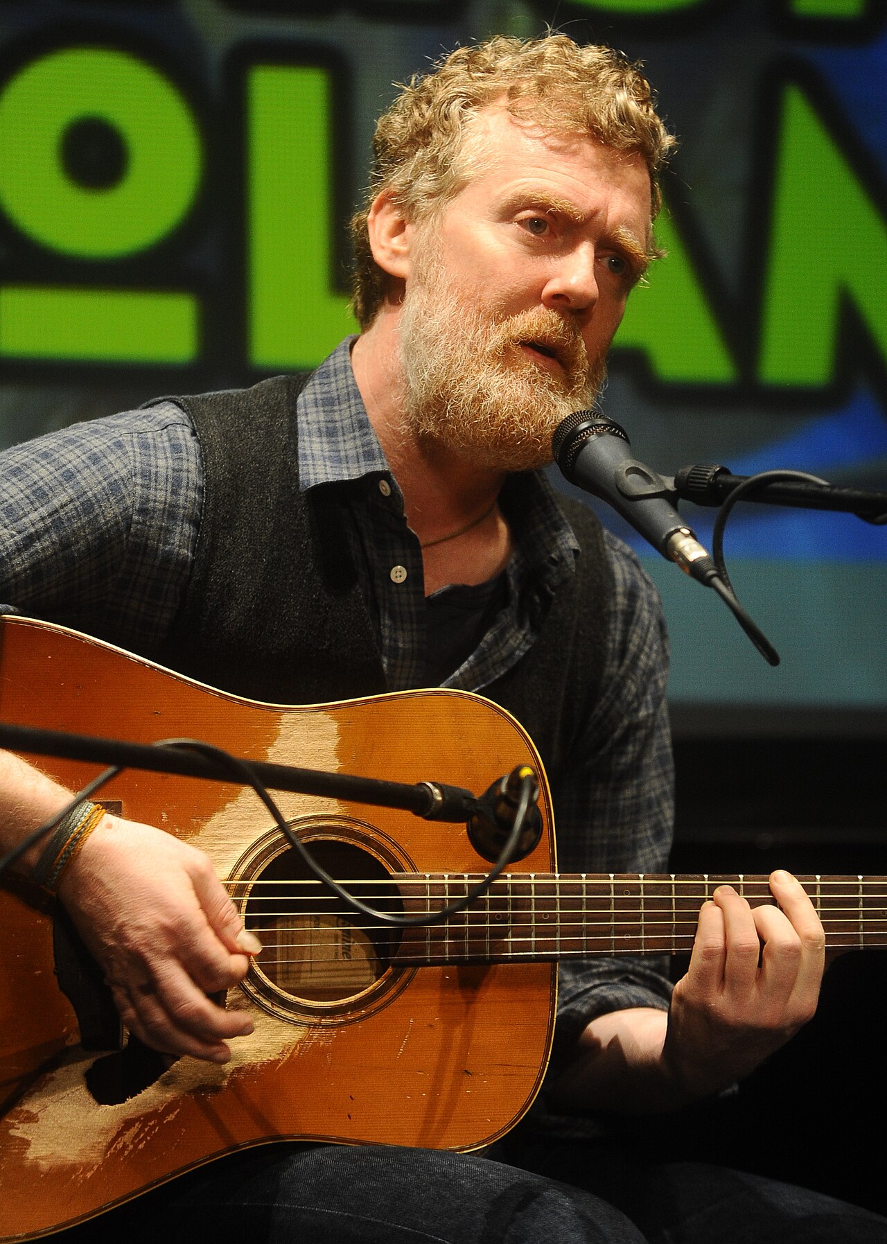 Glen Hansard bei einem Auftritt in Lucca im Herbst 2015. Für den am 29. Juli in Dublin verstorbenen Musiker ist in der kommenden Woche eine öffentliche Trauerfeier geplant.