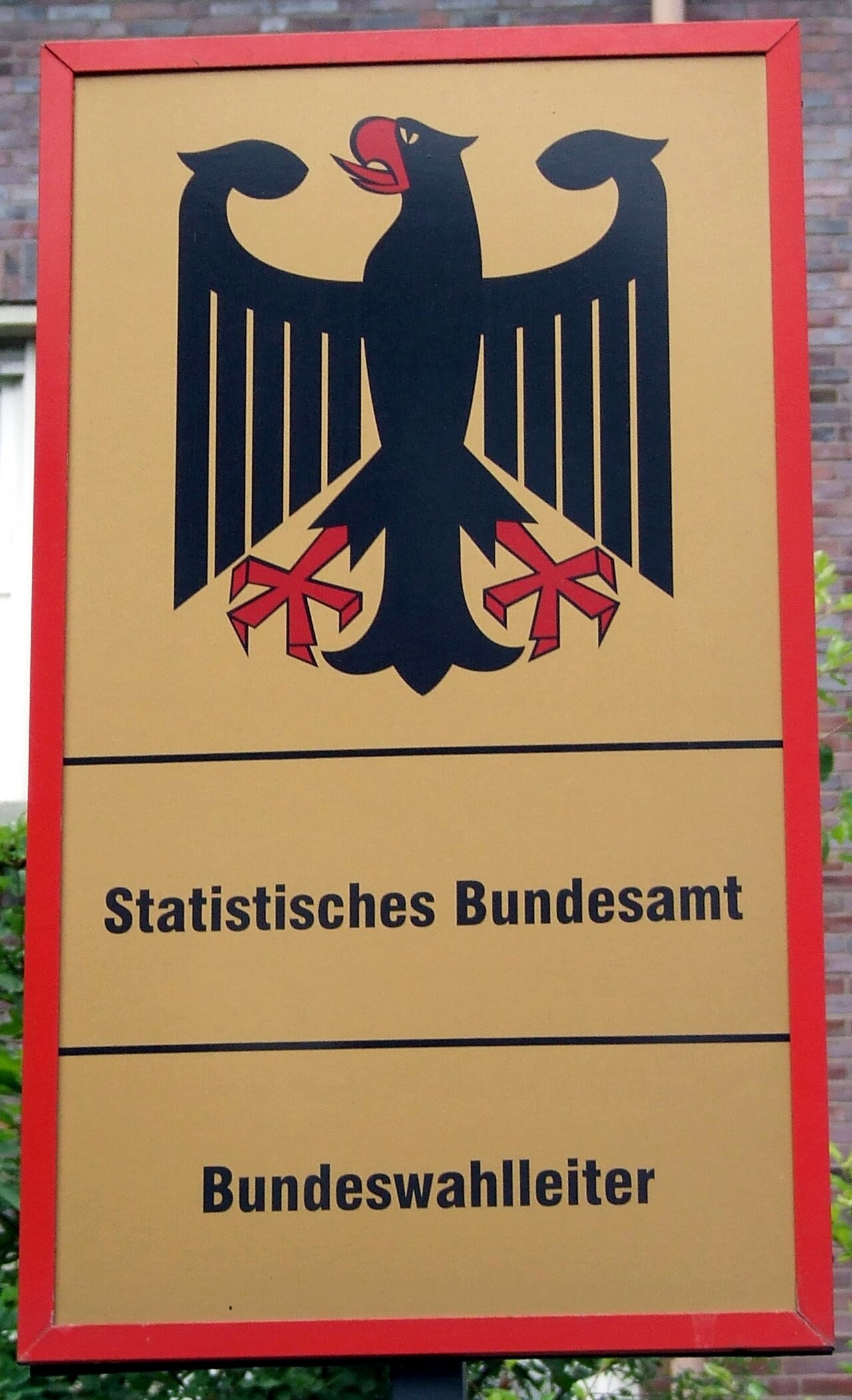 Behördenschild des Statistischen Bundesamtes.