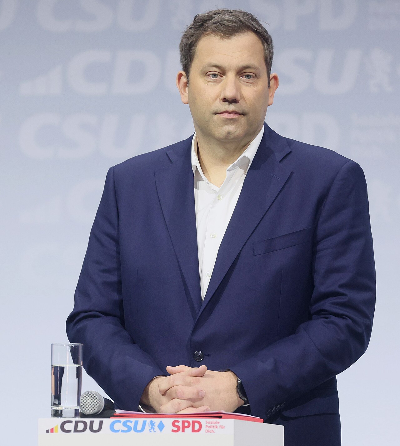 SPD-Vorsitzender und Bundesfinanzminister Lars Klingbeil bei der Unterzeichnung des Koalitionsvertrags im Mai 2025