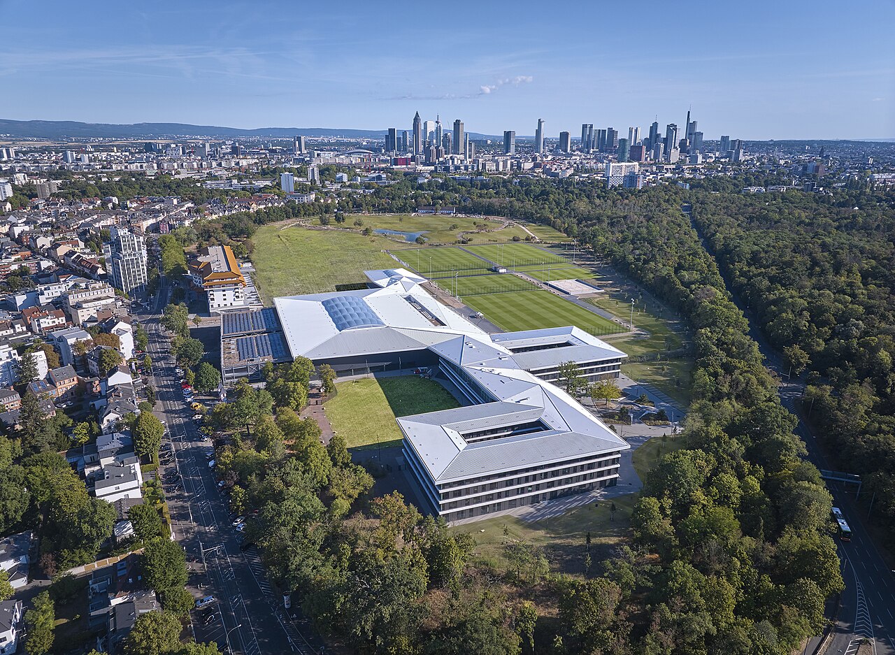 Der DFB-Campus in Frankfurt am Main, Zentrale des Deutschen Fußball-Bundes.