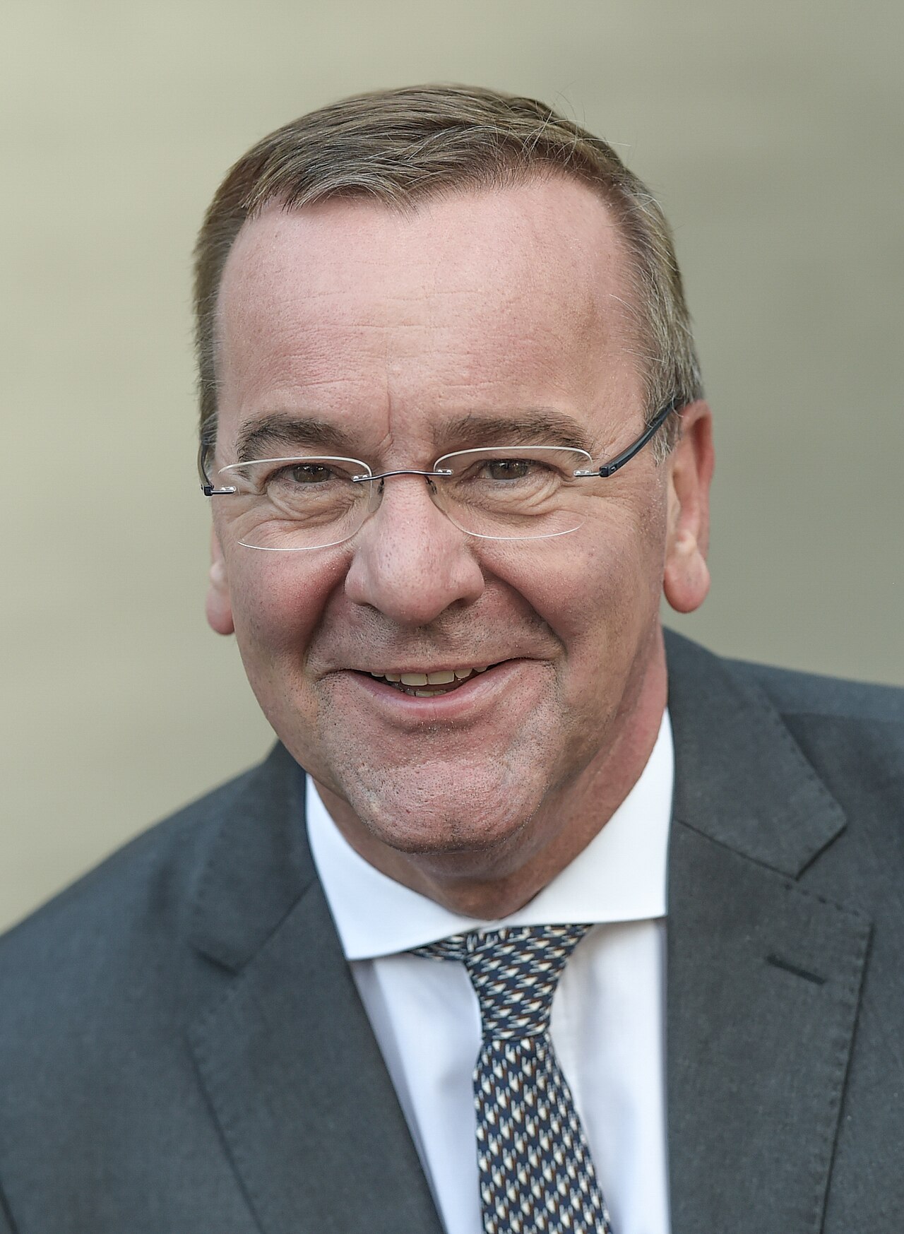 Porträt von Boris Pistorius, damals Innenminister Niedersachsens, aufgenommen im September 2019.