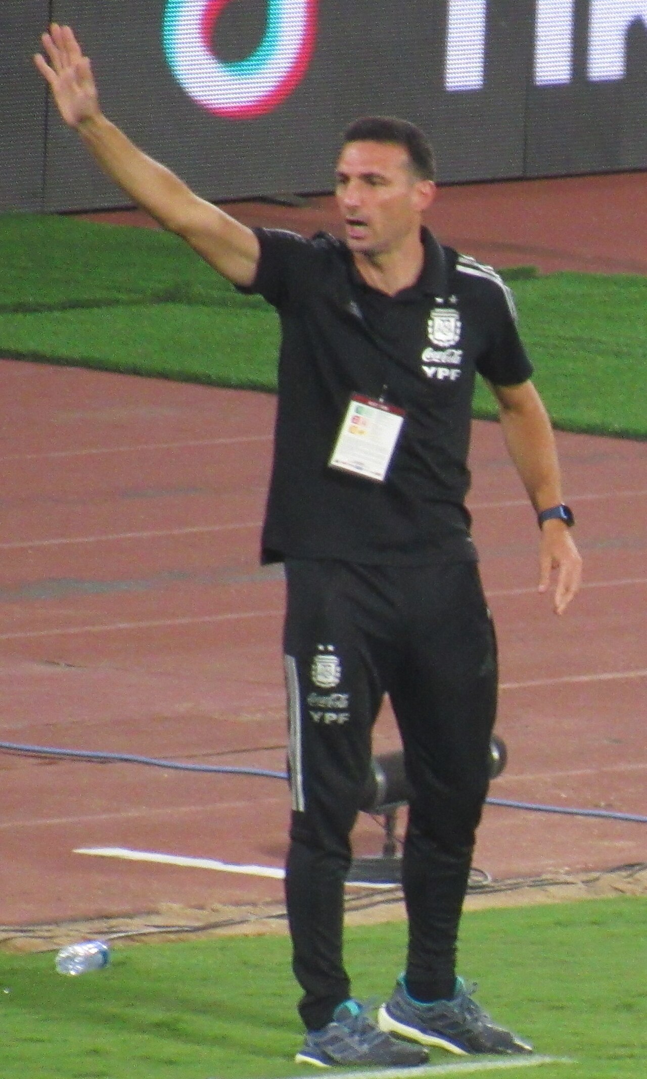Lionel Scaloni an der Seitenlinie im Trikot der argentinischen Nationalmannschaft.