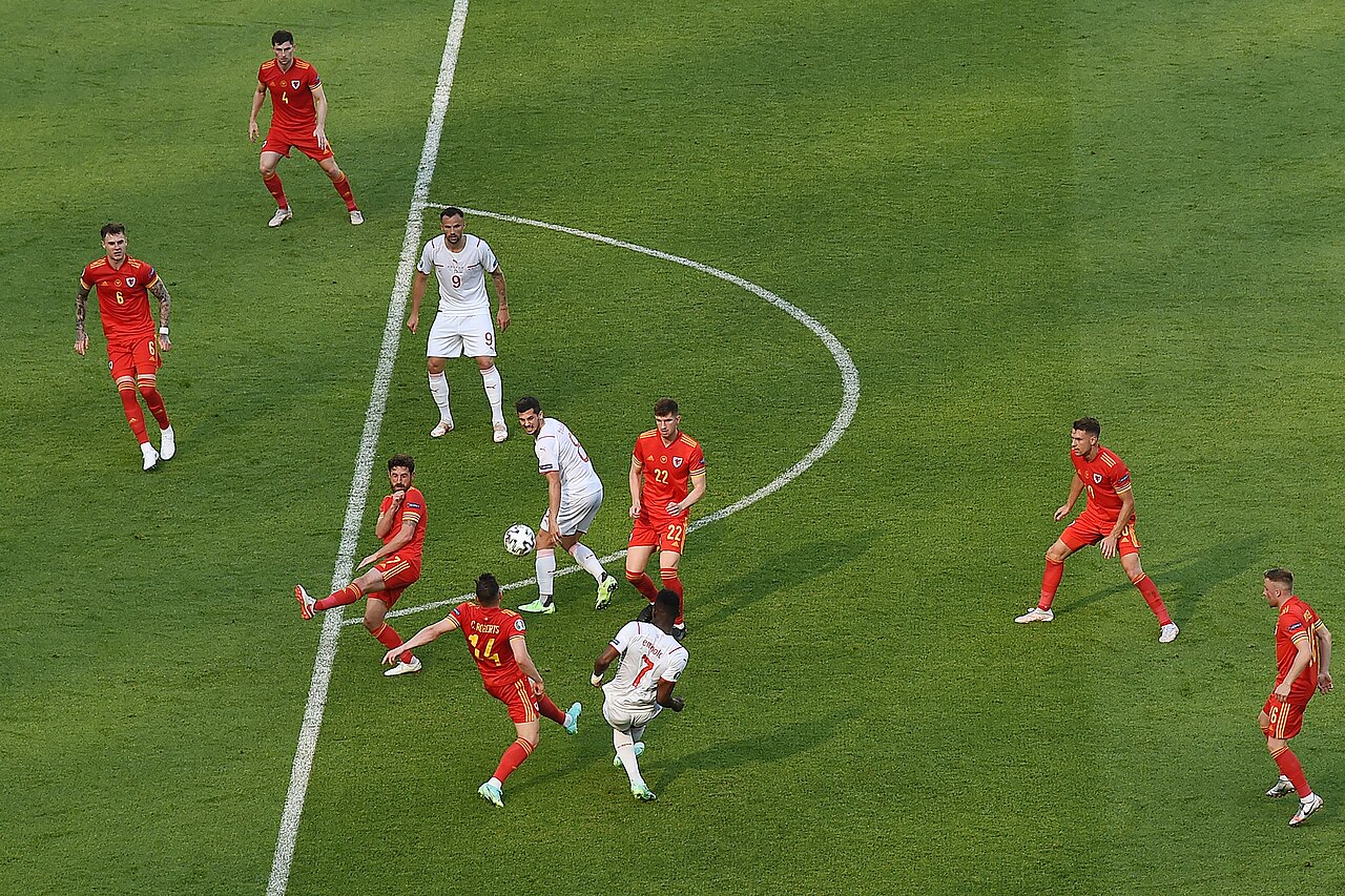 Breel Embolo in Aktion für die Schweizer Nationalmannschaft beim EM-Spiel gegen Wales in Baku, Juni 2021.