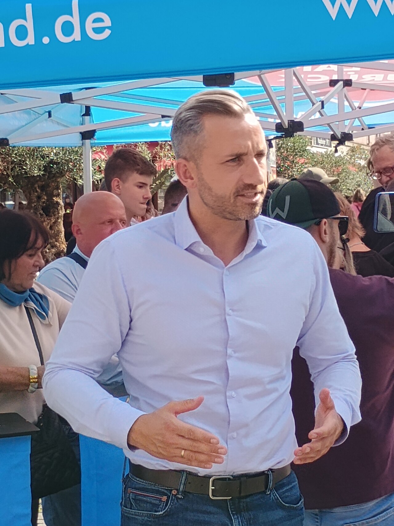 AfD-Spitzenkandidat Ulrich Siegmund bei einem Wahlkampfauftritt in der Magdeburger Innenstadt, Juli 2026.