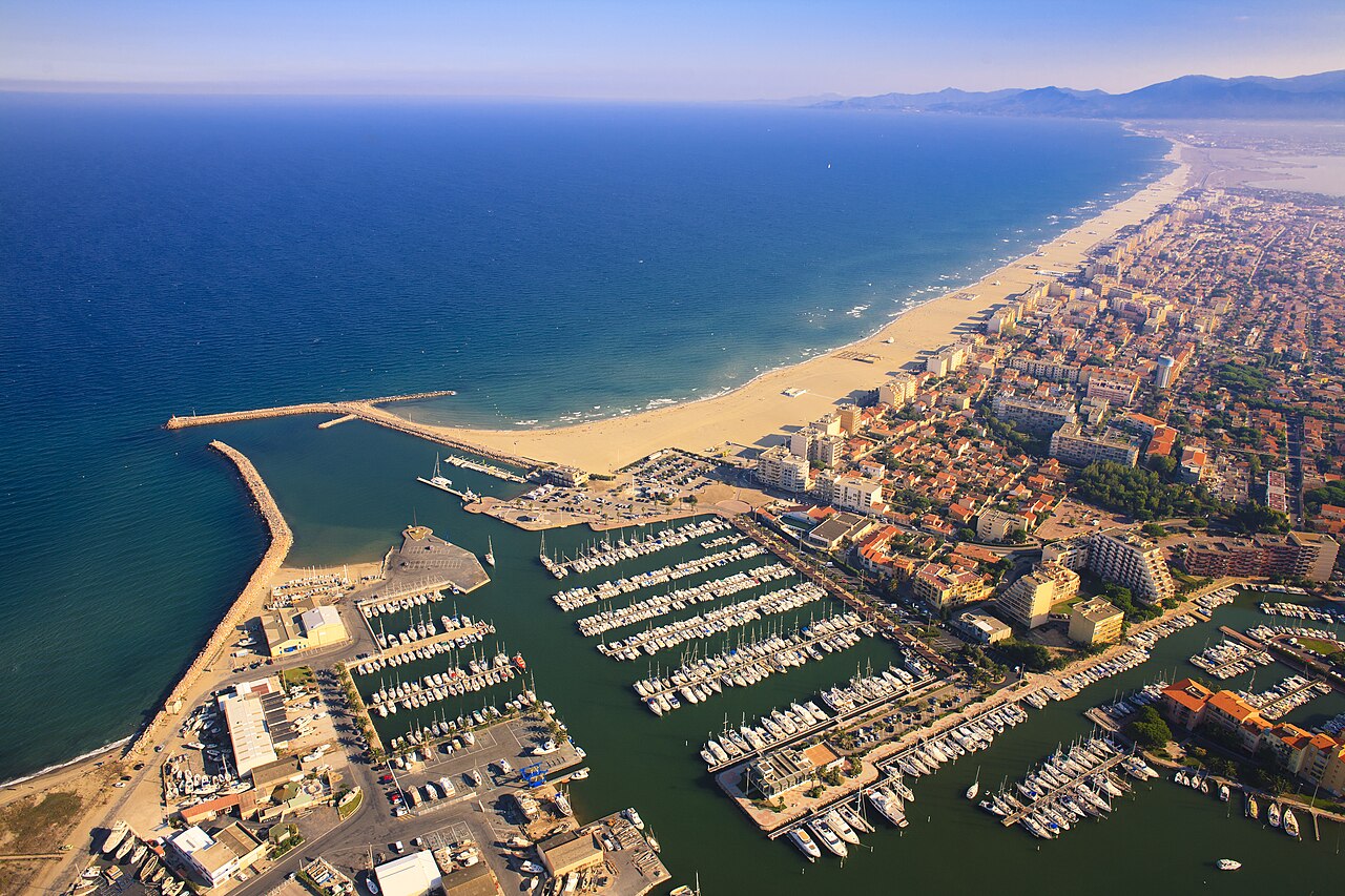 Luftaufnahme von Canet-Plage, dem Küstenort in den Pyrénées-Orientales