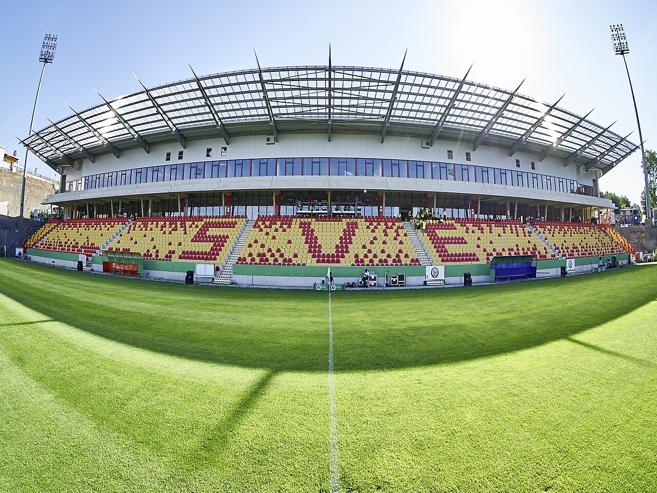 Haupttribüne der URSAPHARM-Arena an der Kaiserlinde in Spiesen-Elversberg, dem Heimstadion der SV 07 Elversberg.