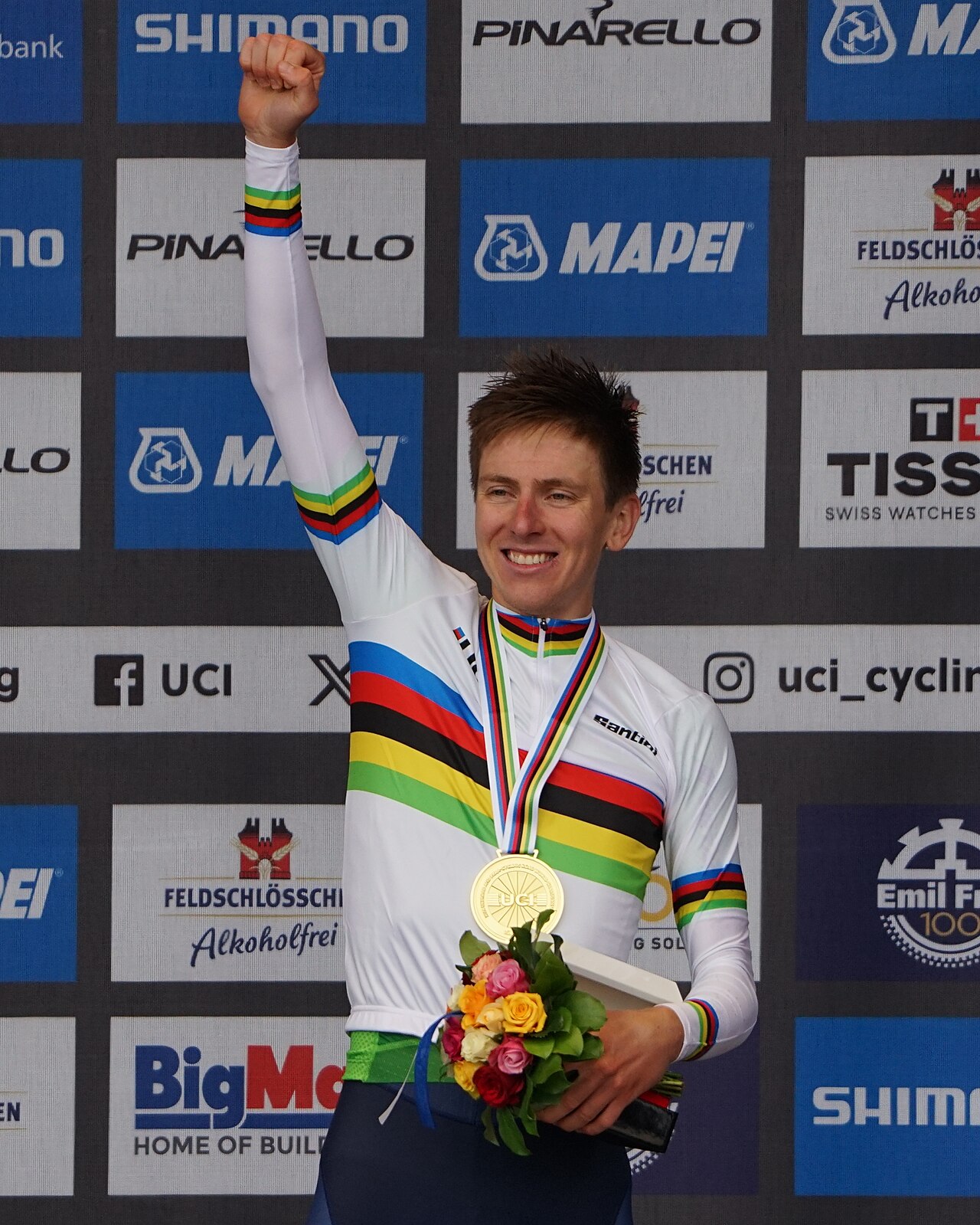 Tadej Pogačar im Regenbogentrikot bei den UCI-Straßenrad-Weltmeisterschaften 2024 in Zürich.